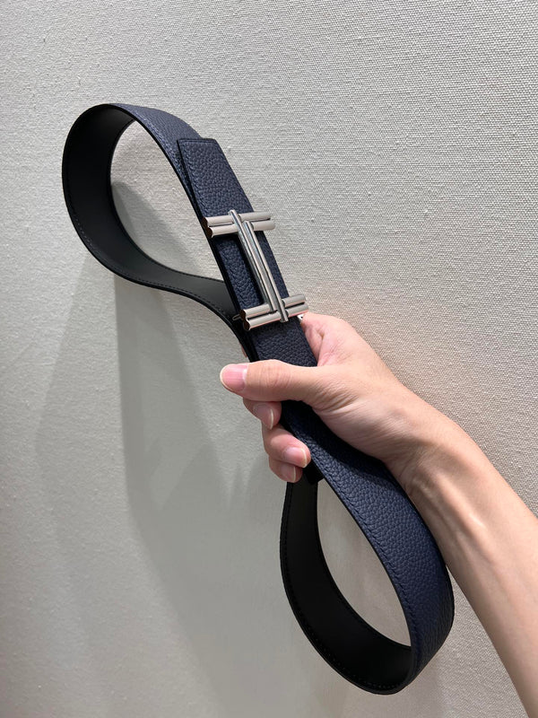 FIBBIA PER CINTURA HM TRAVERSE E CINTURINO REVERSIBILE IN PELLE BLU NAVY DA 38 MM CON FERRAMENTA IN ARGENTO