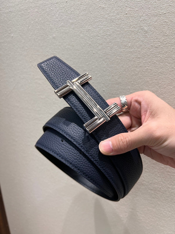 FIBBIA PER CINTURA HM TRAVERSE E CINTURINO REVERSIBILE IN PELLE BLU NAVY DA 38 MM CON FERRAMENTA IN ARGENTO