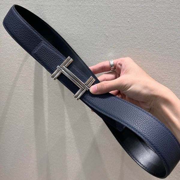 FIBBIA PER CINTURA HM TRAVERSE E CINTURINO REVERSIBILE IN PELLE BLU NAVY DA 38 MM CON FERRAMENTA IN ARGENTO