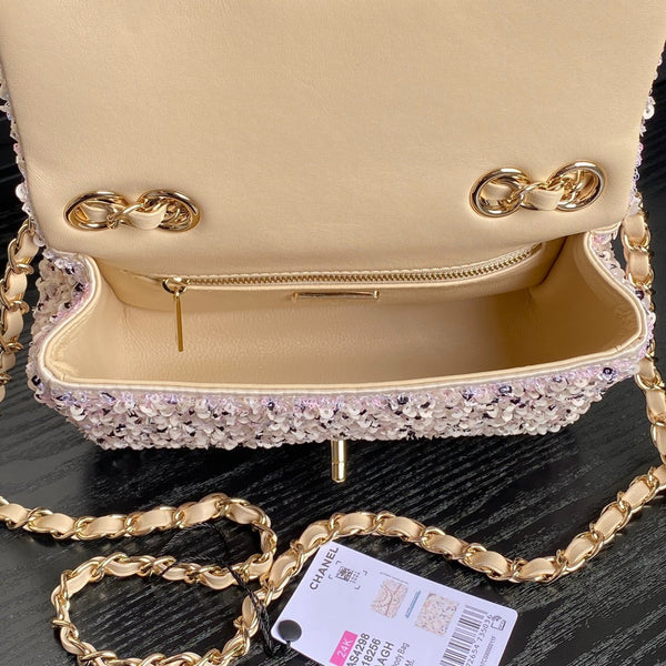 Borsa con patta CC 24K 20 cm in pelle di agnello beige con paillettes bianche e rosa 