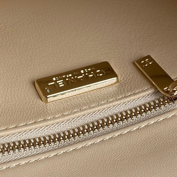 Borsa con patta CC 24K 20 cm in pelle di agnello beige con paillettes bianche e rosa 
