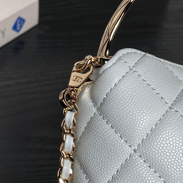 Sac-repas CC Coco Crush à poignée en cuir caviar bleu clair