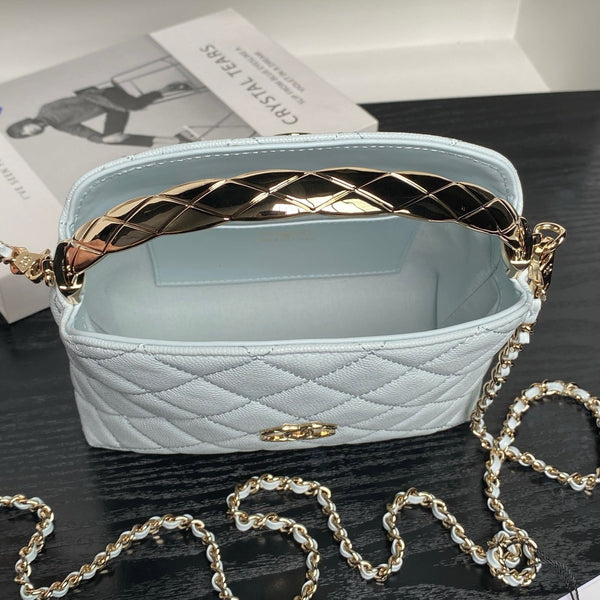 Sac-repas CC Coco Crush à poignée en cuir caviar bleu clair