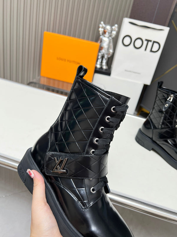 LV Citizen Flat Ranger Boot in pelle di vitello nera liscia