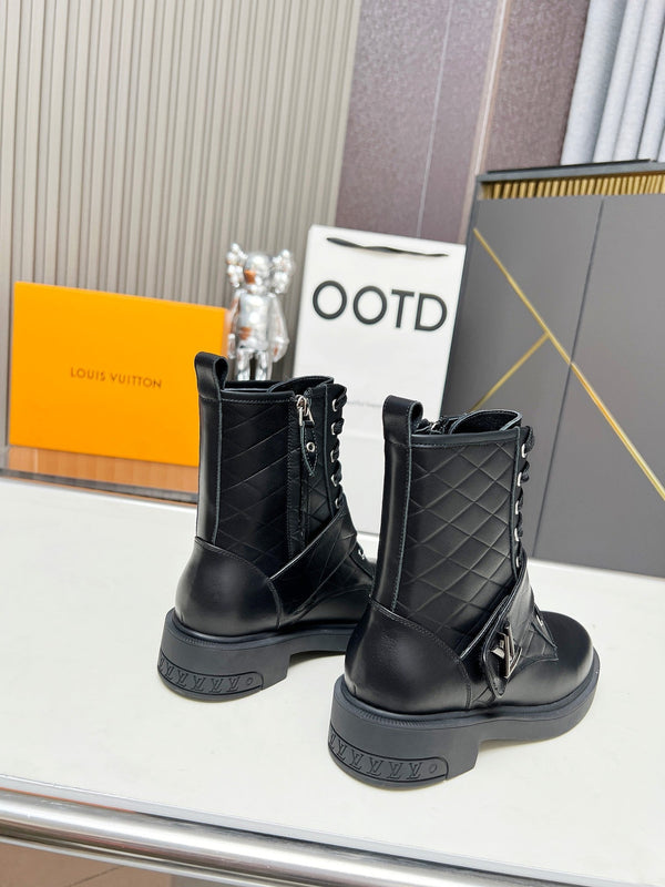LV Citizen Flat Ranger Boot in pelle di vitello nera liscia