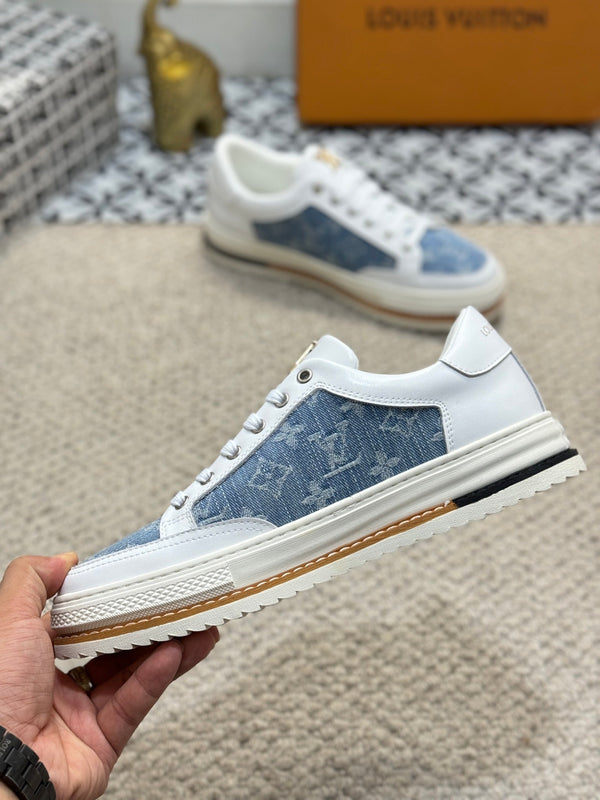 LV TRAINERS IN WHITE CALFSKIN AND SAPPHIRE BLUE JACQUARD
