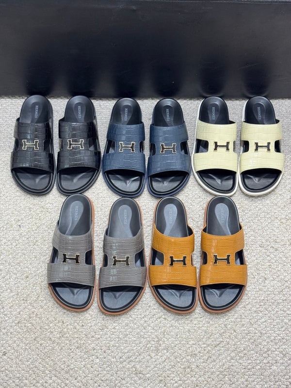 HM Oran H Slippers in Black Cowhide  735232