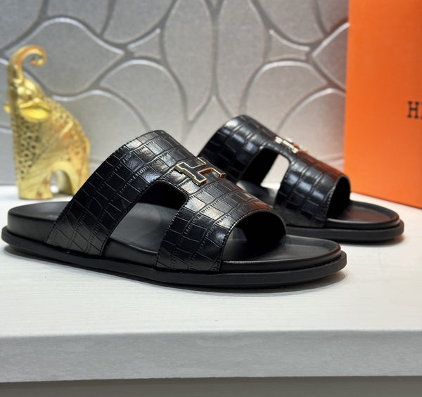 HM Oran H Slippers in Black Cowhide  735232