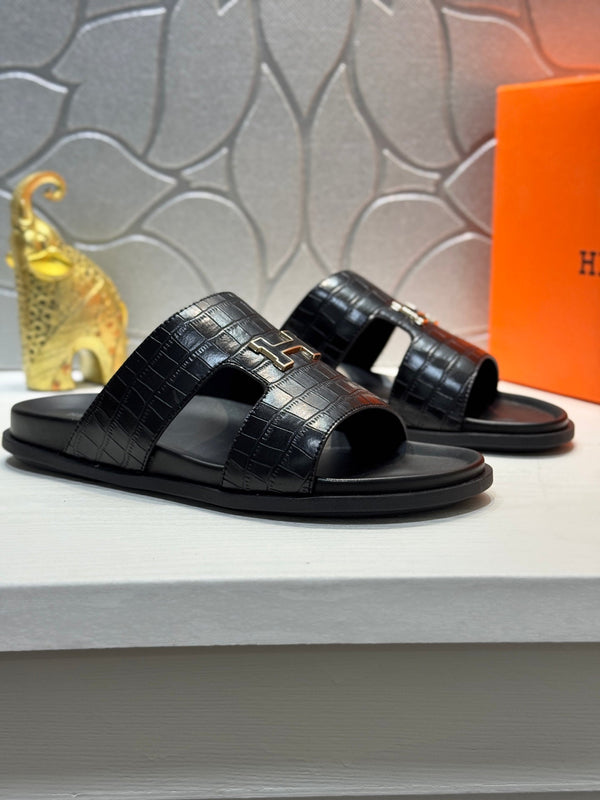 HM Oran H Slippers in Black Cowhide  735232