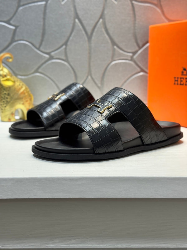 HM Oran H Slippers in Black Cowhide  735232