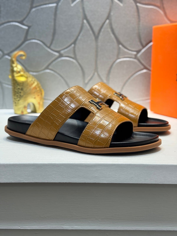 HM Oran H Slippers in Brown Cowhide 735236