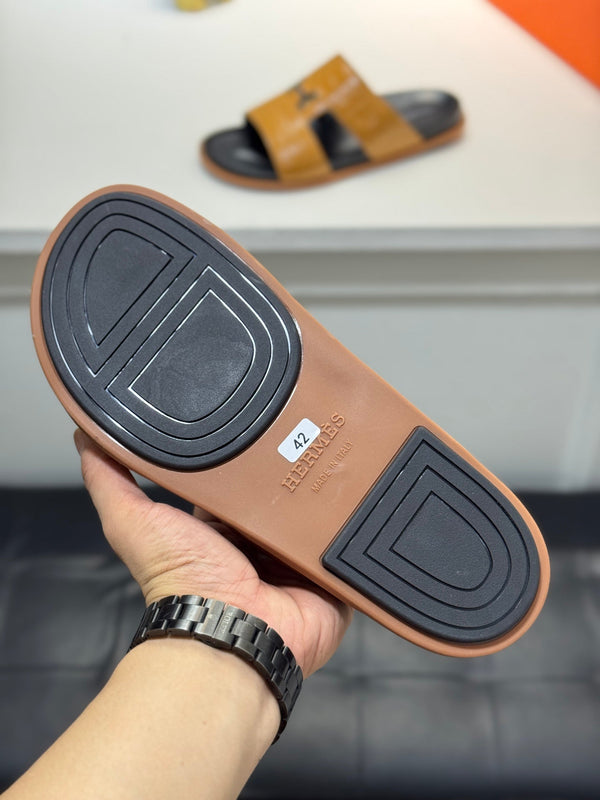 HM Oran H Slippers in Brown Cowhide 735236