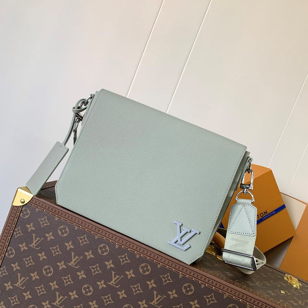 LV Takeoff Messenger 28cm Asphalt Gray Cowhide