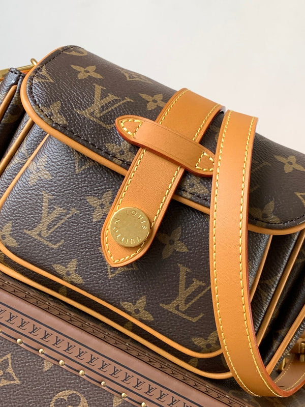 Portafoglio indossabile LV Cargo 23 cm in tela monogramma marrone e pelle di mucca GHW