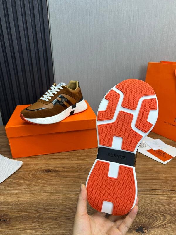 Sneaker da uomo HM in pelle scamosciata marrone 936368