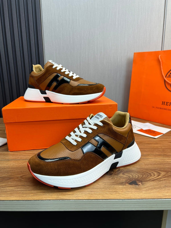 Sneaker da uomo HM in pelle scamosciata marrone 936368