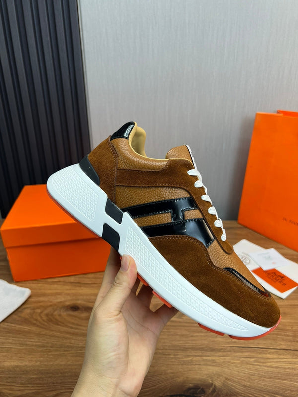 Sneaker da uomo HM in pelle scamosciata marrone 936368