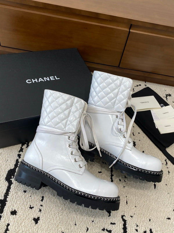 CC Ankle Boots Flat Quited White Calfskin 529287