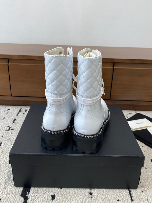 CC Ankle Boots Flat Quited White Calfskin 529287