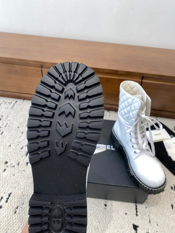 CC Ankle Boots Flat Quited White Calfskin 529287