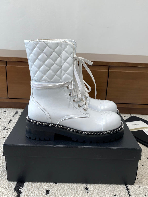 CC Ankle Boots Flat Quited White Calfskin 529287