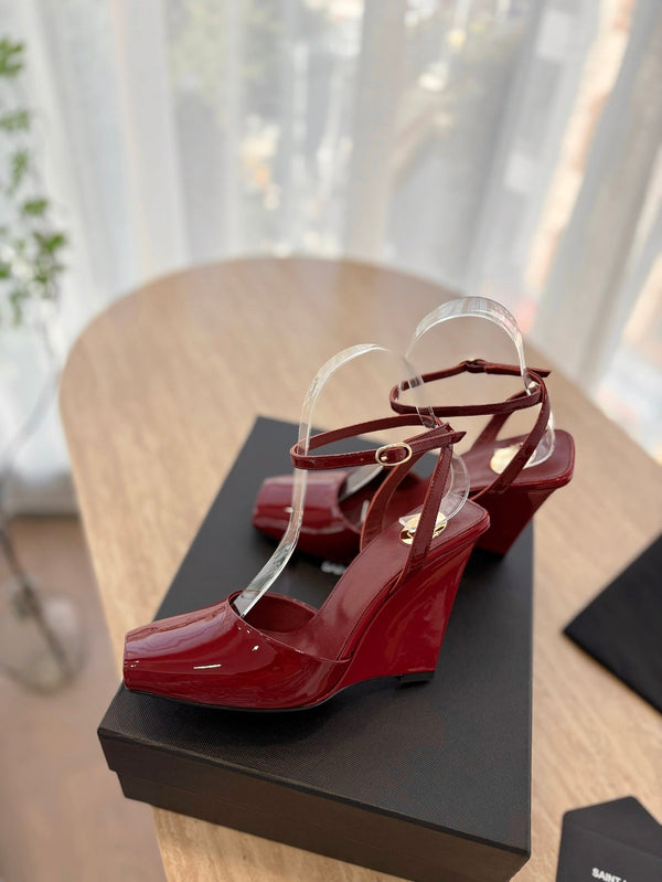 SANDALI CON ZEPPA ALTA LA SCANDALE 10 CM IN VERNICE ROSSO CREMISANO