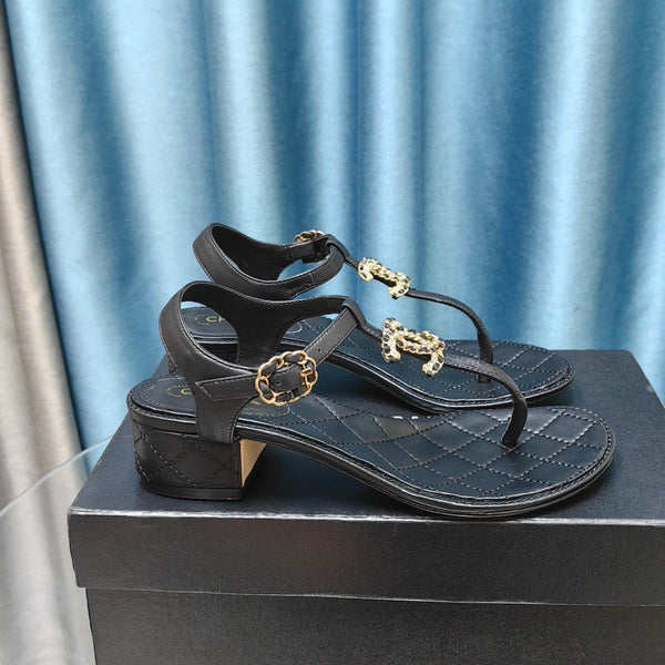 sandalo infradito cc 40 in pelle di vitello nera con logo a rombi
