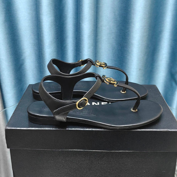 sandalo infradito cc 15 in pelle di agnello nera con logo smaltato nero