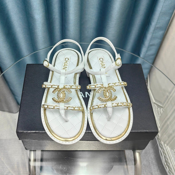 sandalo cinturino in pelle vitello trapuntato bianco catena oro