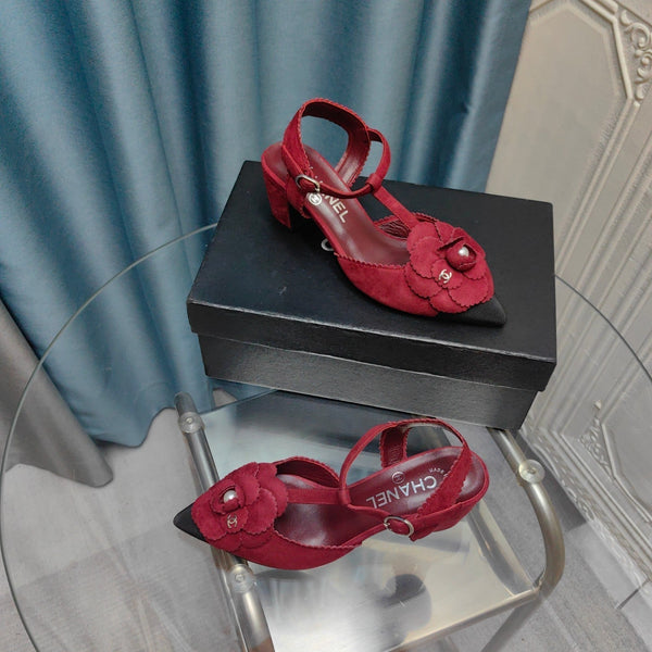 SANDALO CC CAMELLIA IN CAMOSCIO ROSSO CILIEGIA E VITELLO NERO CON FIORE