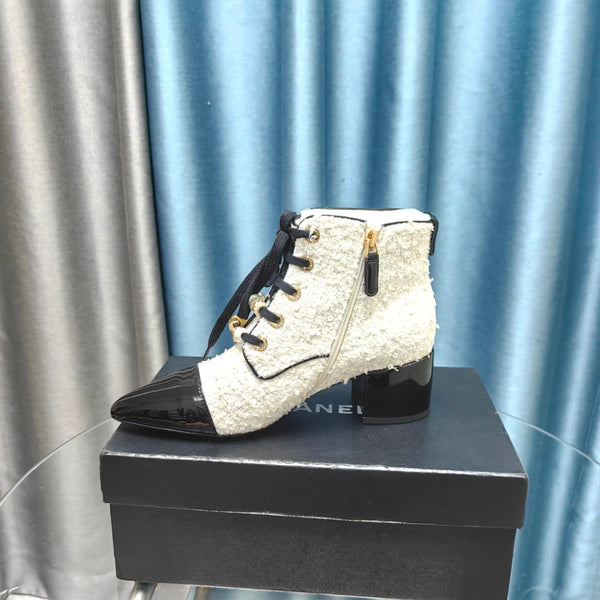 Stivaletti CC in tessuto tweed bianco e pelle di agnello