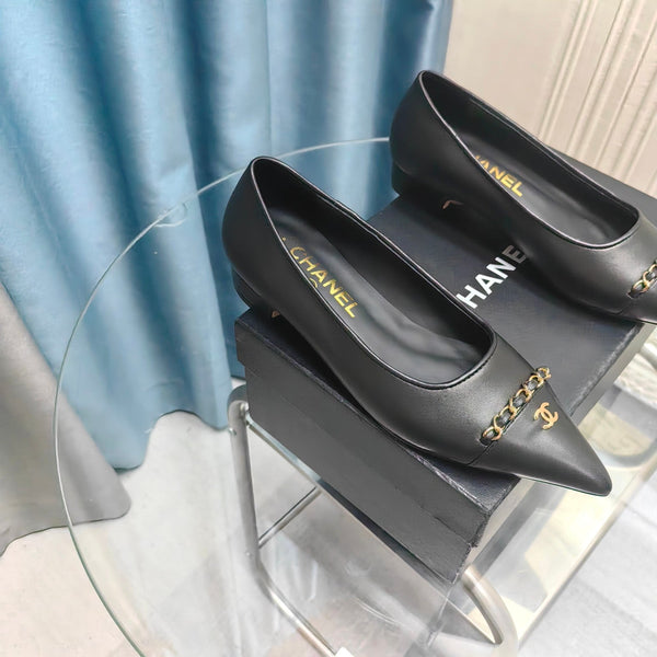 Ballerine CC in pelle di agnello con catena nera