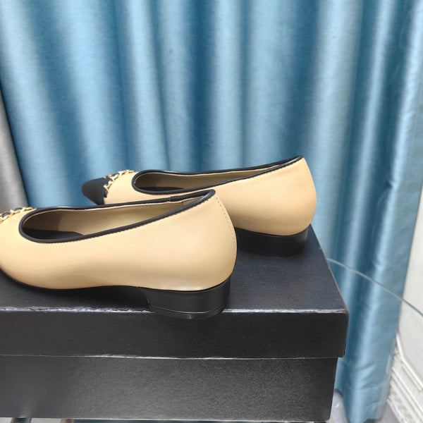 Ballerine CC in pelle di agnello beige con catena