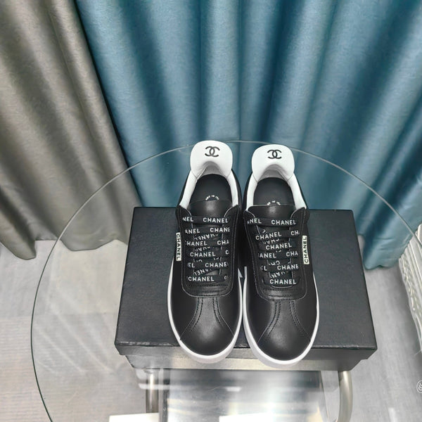 CC Low Sneaker in pelle di vacchetta nera