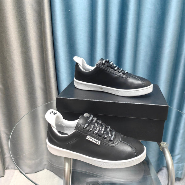 CC Low Sneaker in pelle di vacchetta nera