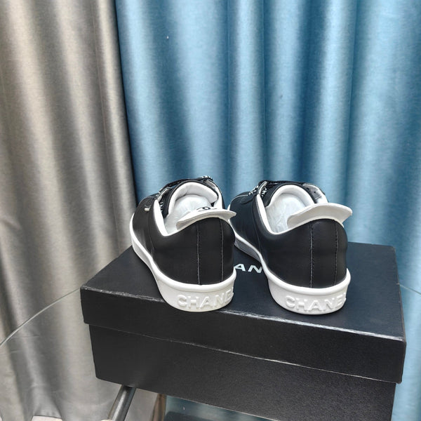 CC Low Sneaker in pelle di vacchetta nera