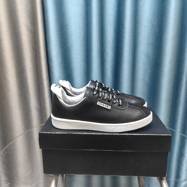 CC Low Sneaker in pelle di vacchetta nera