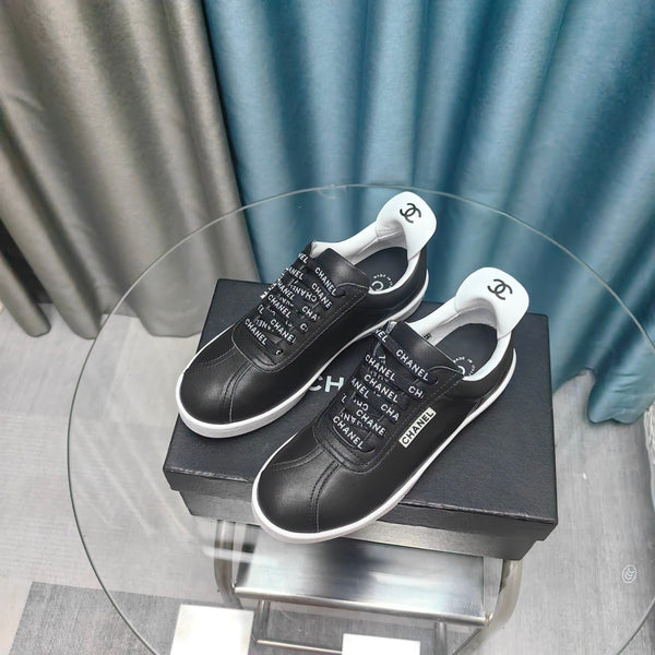 CC Low Sneaker in pelle di vacchetta nera