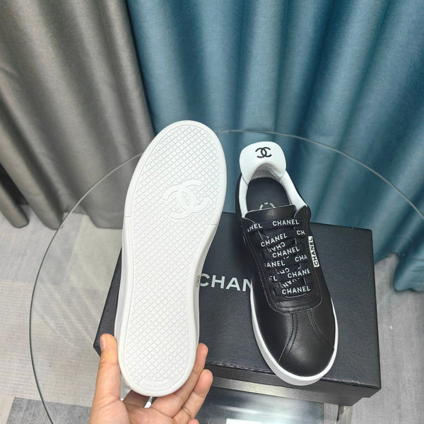 CC Low Sneaker in pelle di vacchetta nera