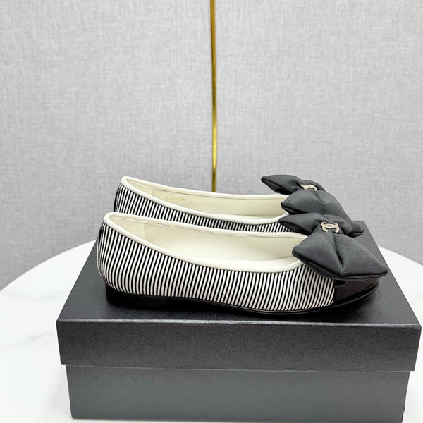 CC 25 Ballerine con Fiocco Nero Bianco Tela Motivo a Righe e Grosgrain 368809