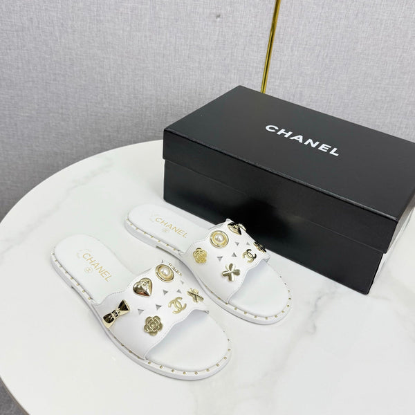 CC 26s Crystal Sandal White Sheepskin 639830