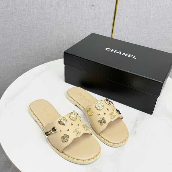 CC 26s Crystal Sandal Beige Sheepskin 639832