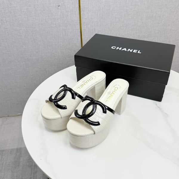 CC 26s Block Heel Sandals 10cm White Crocodile-Embossed Calfskin