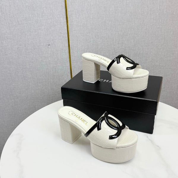 CC 26s Block Heel Sandals 10cm White Crocodile-Embossed Calfskin