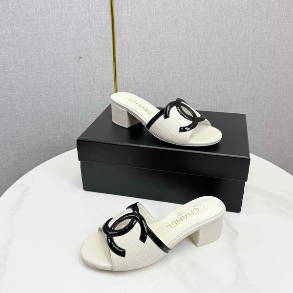 CC 26s Block Heel Sandals 4cm White Crocodile-Embossed Calfskin