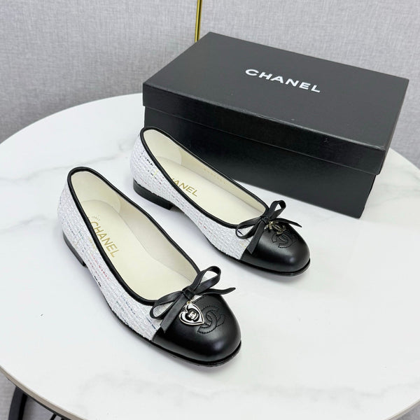 CC 26s Ballet Flats In White Tweed And Black Lambskin