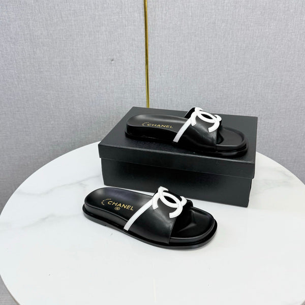 CC 26s Iconic CC Slides Black Lambskin