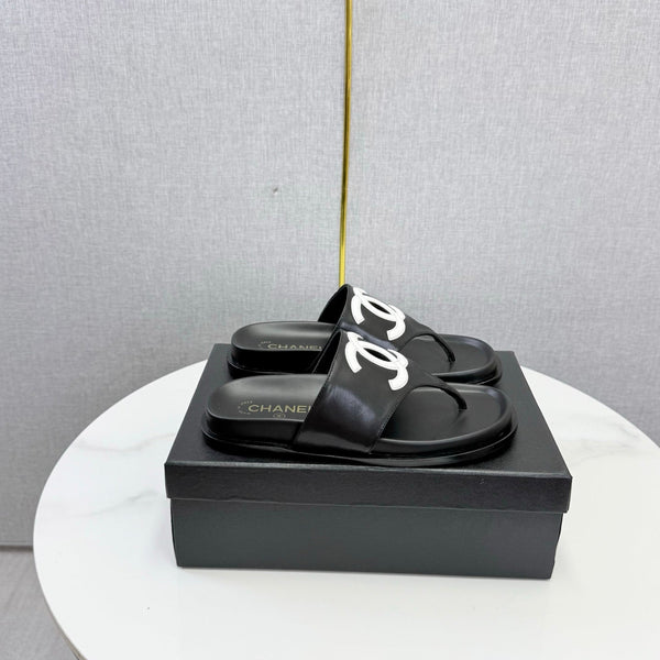 CC 26s CC Thong Slides Black Lambskin