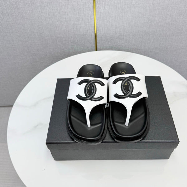 CC 26s CC Thong Slides White Lambskin