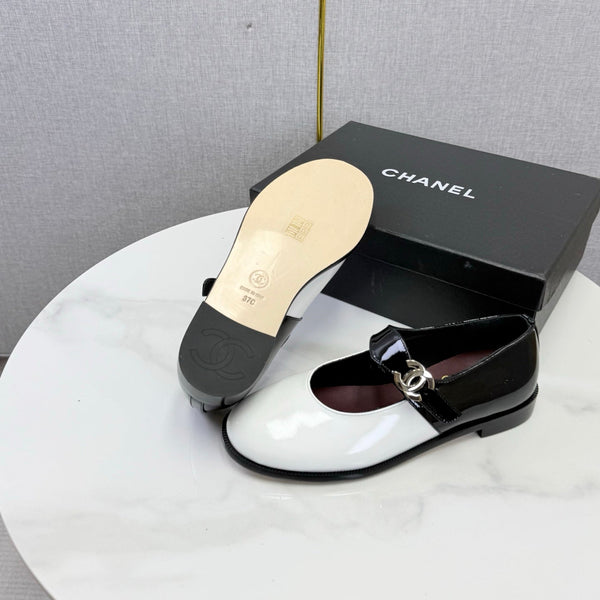 CC 26s Mary Jane Flats Black White Patent Leather 904498